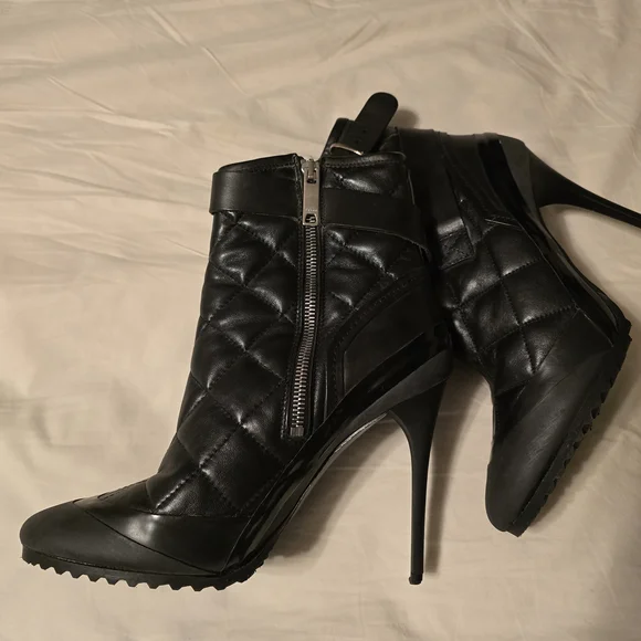 Burberry Black Quilted Ankle Boots - Picture 3 of 10